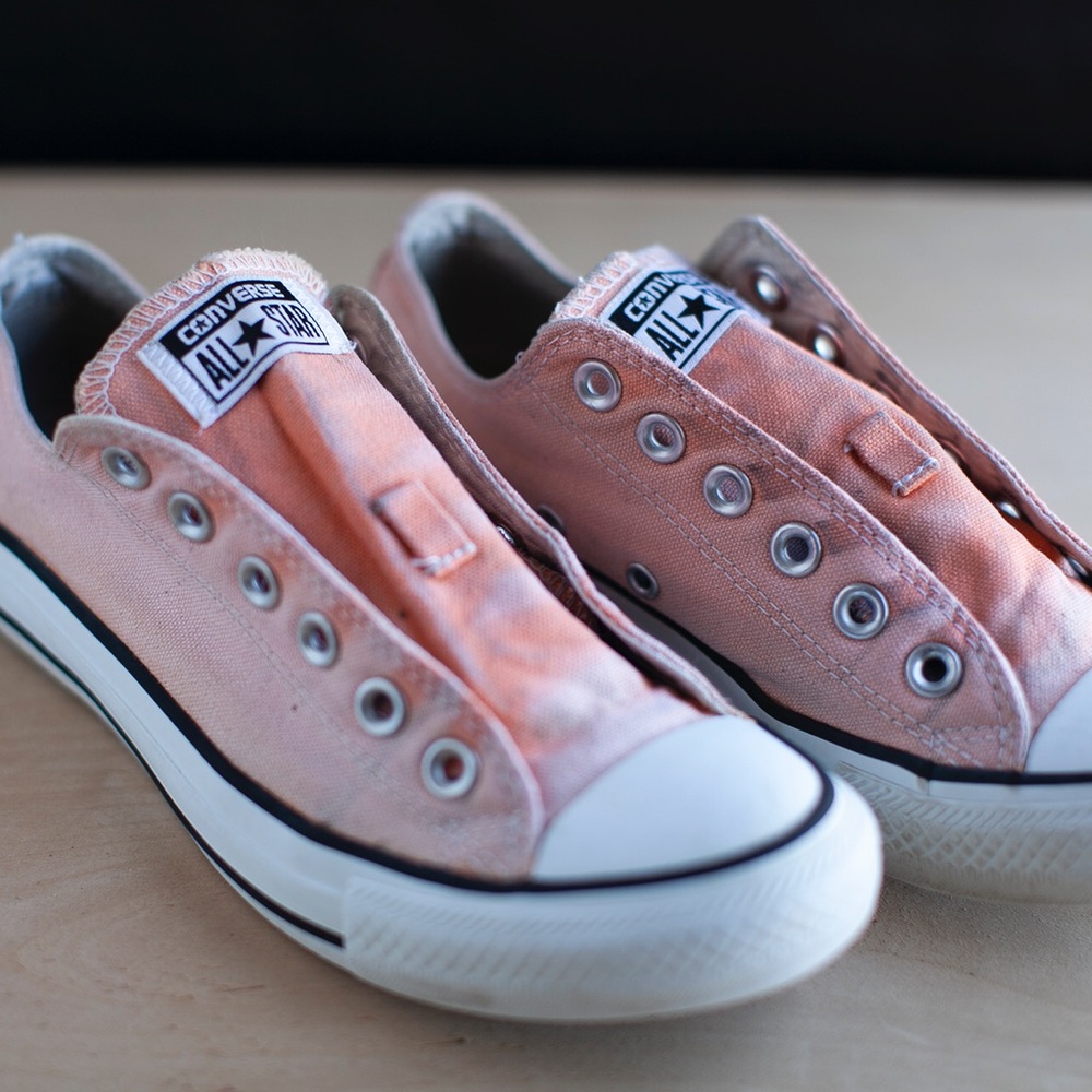 Cool salmon women’s converse size 7 super clean